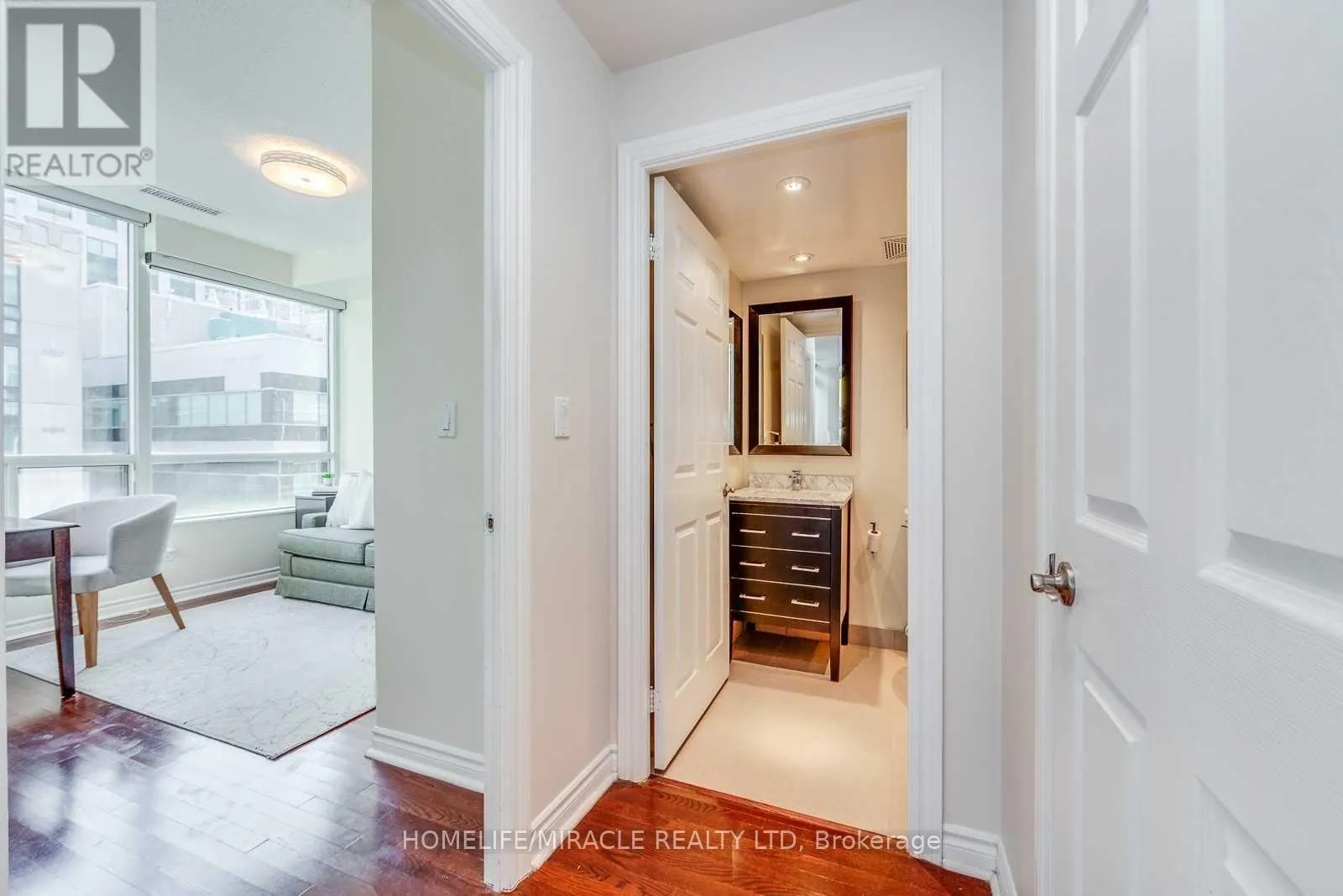 PH09 - 270 WELLINGTON STREET W