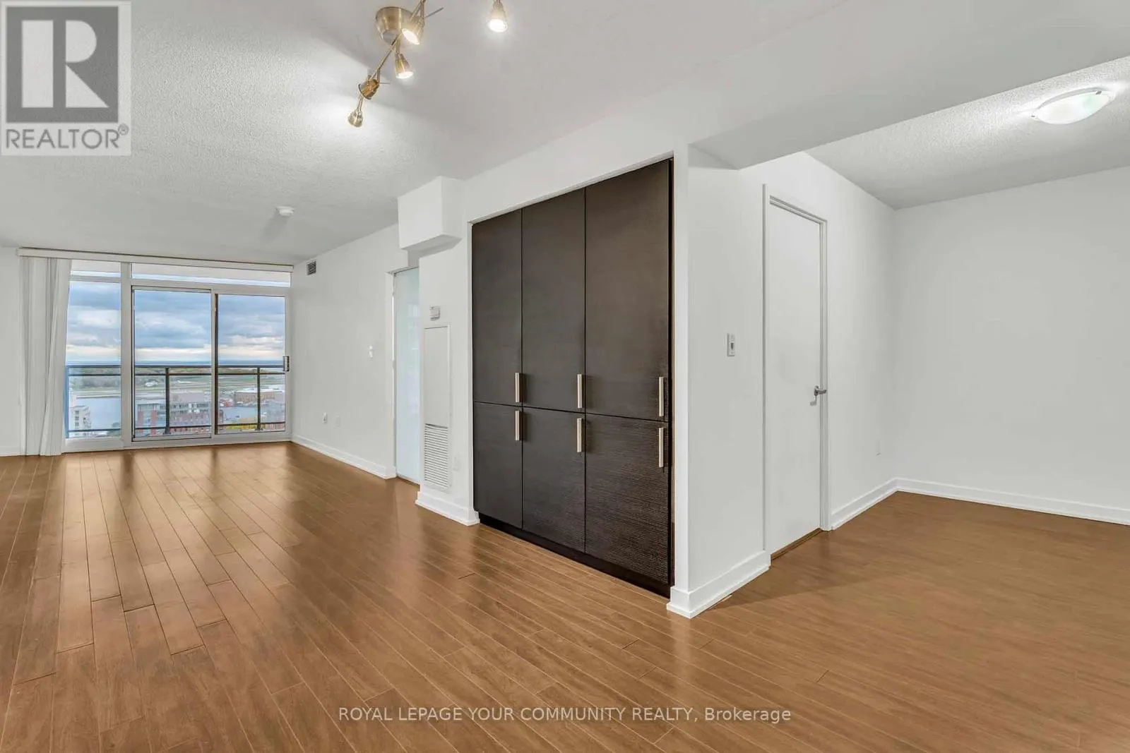 2111 - 25 CAPREOL COURT