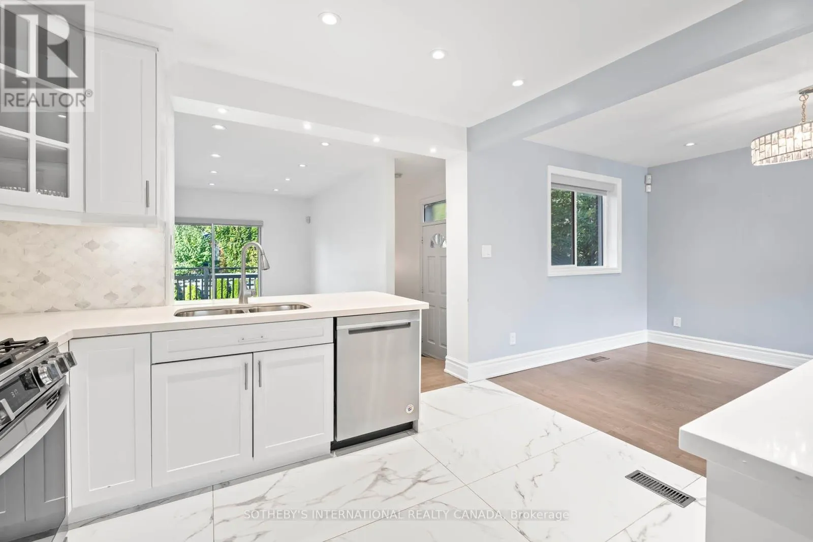 108 LYNEDOCK CRESCENT