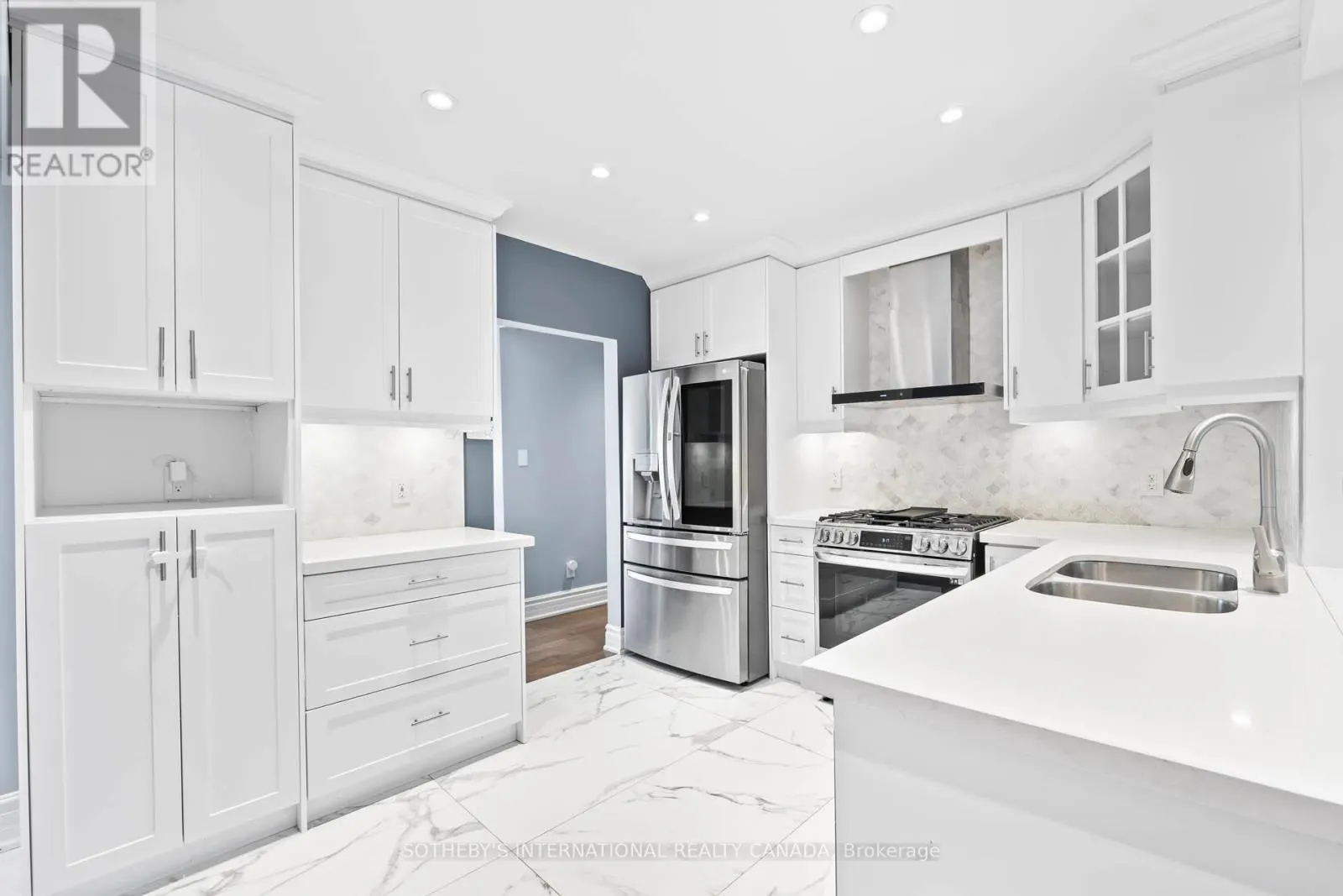 108 LYNEDOCK CRESCENT