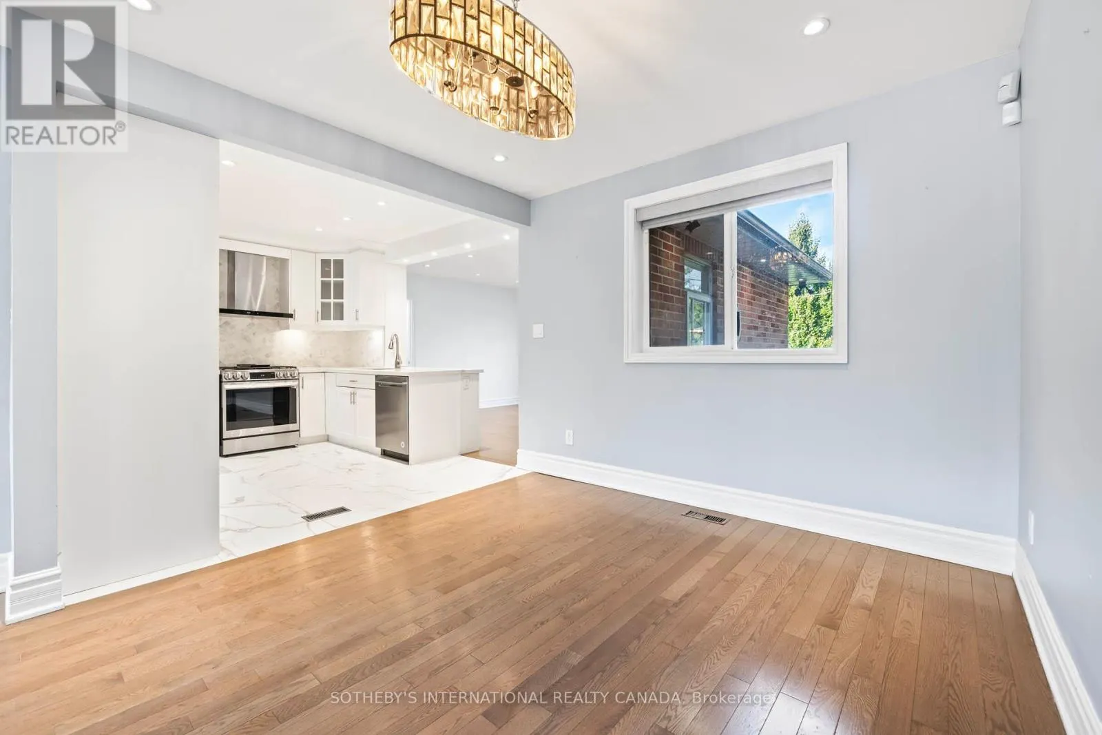 108 LYNEDOCK CRESCENT