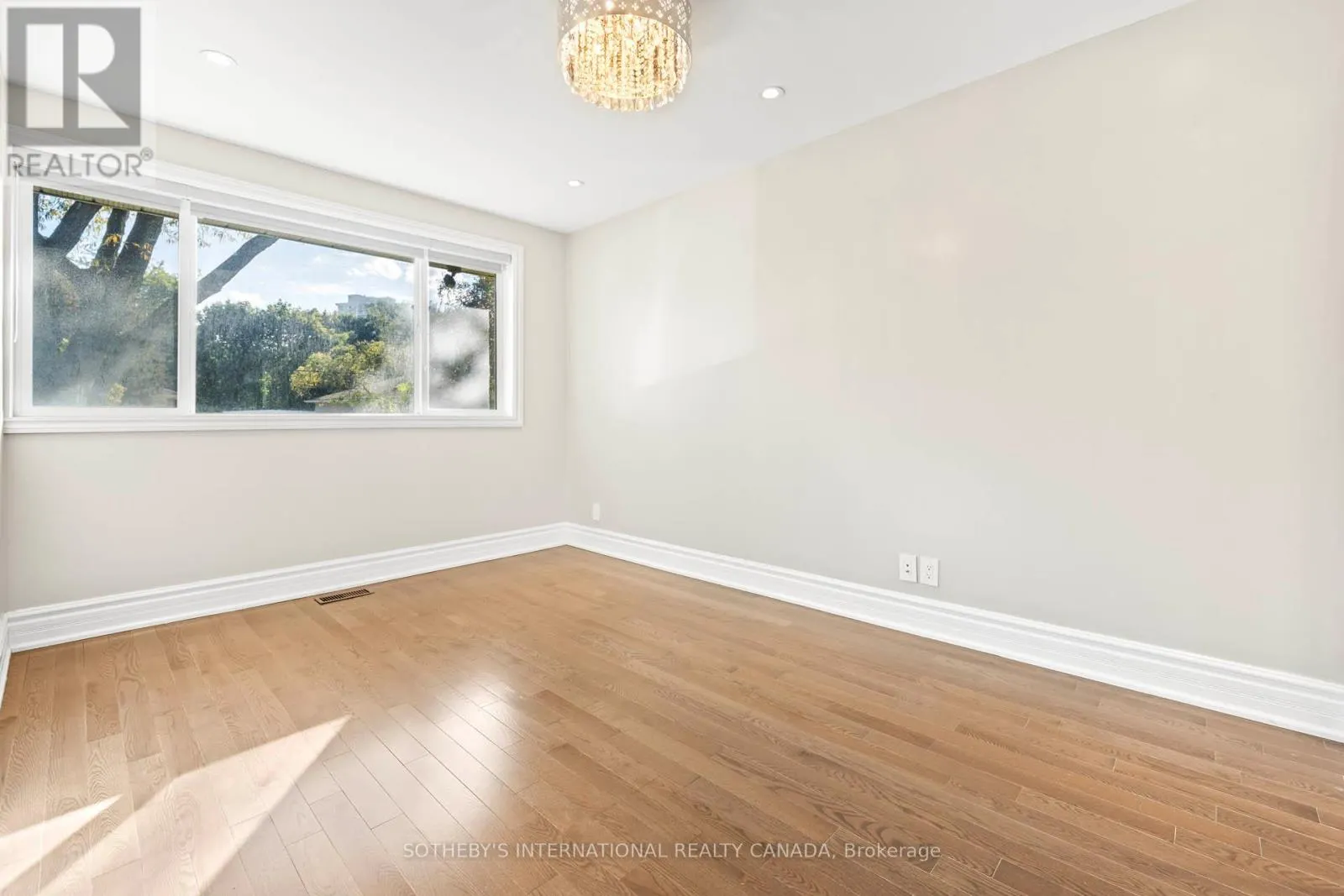 108 LYNEDOCK CRESCENT