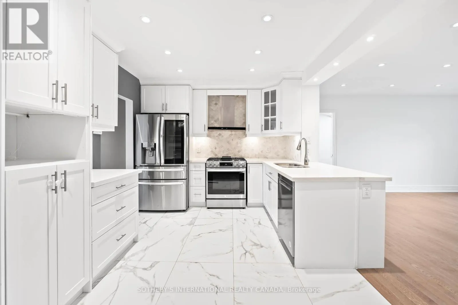 108 LYNEDOCK CRESCENT