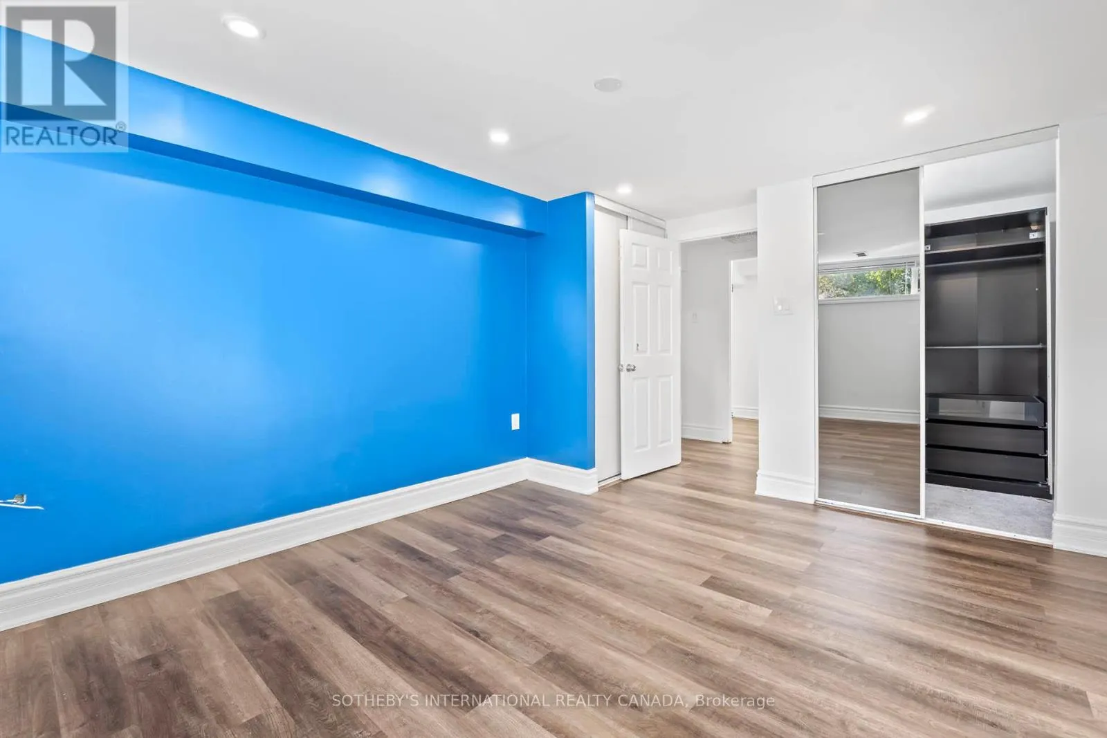 108 LYNEDOCK CRESCENT