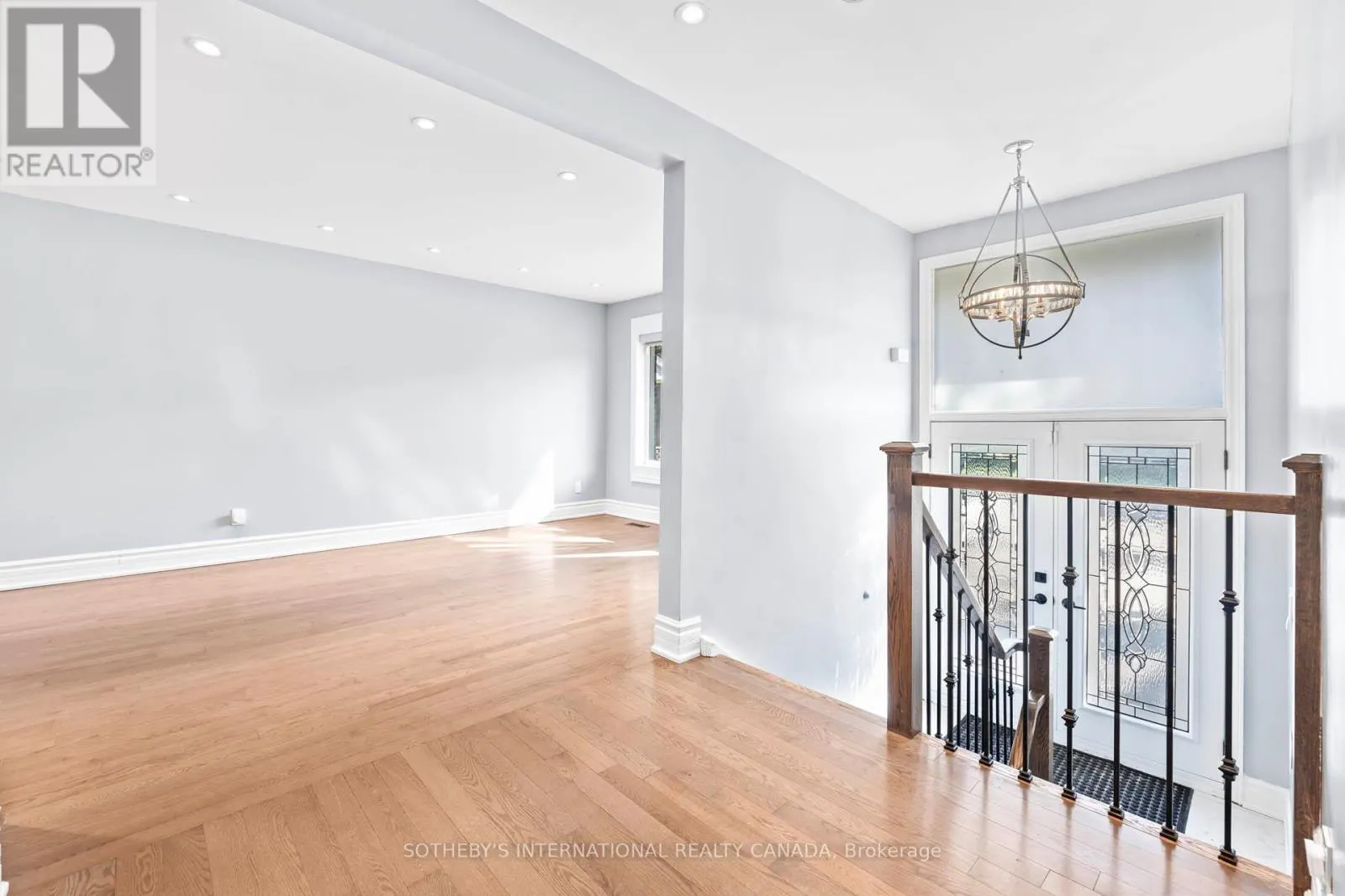 108 LYNEDOCK CRESCENT