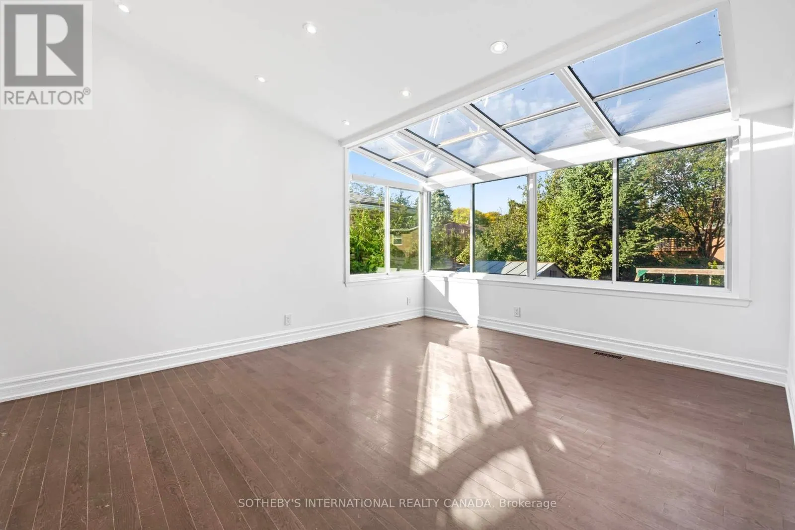 108 LYNEDOCK CRESCENT