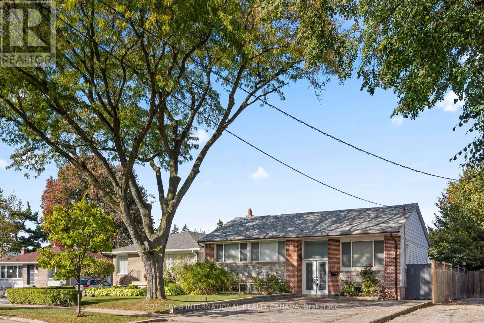 108 LYNEDOCK CRESCENT