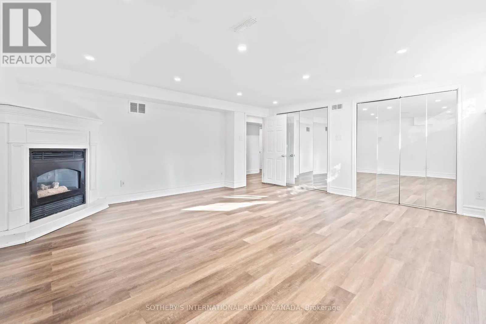 108 LYNEDOCK CRESCENT