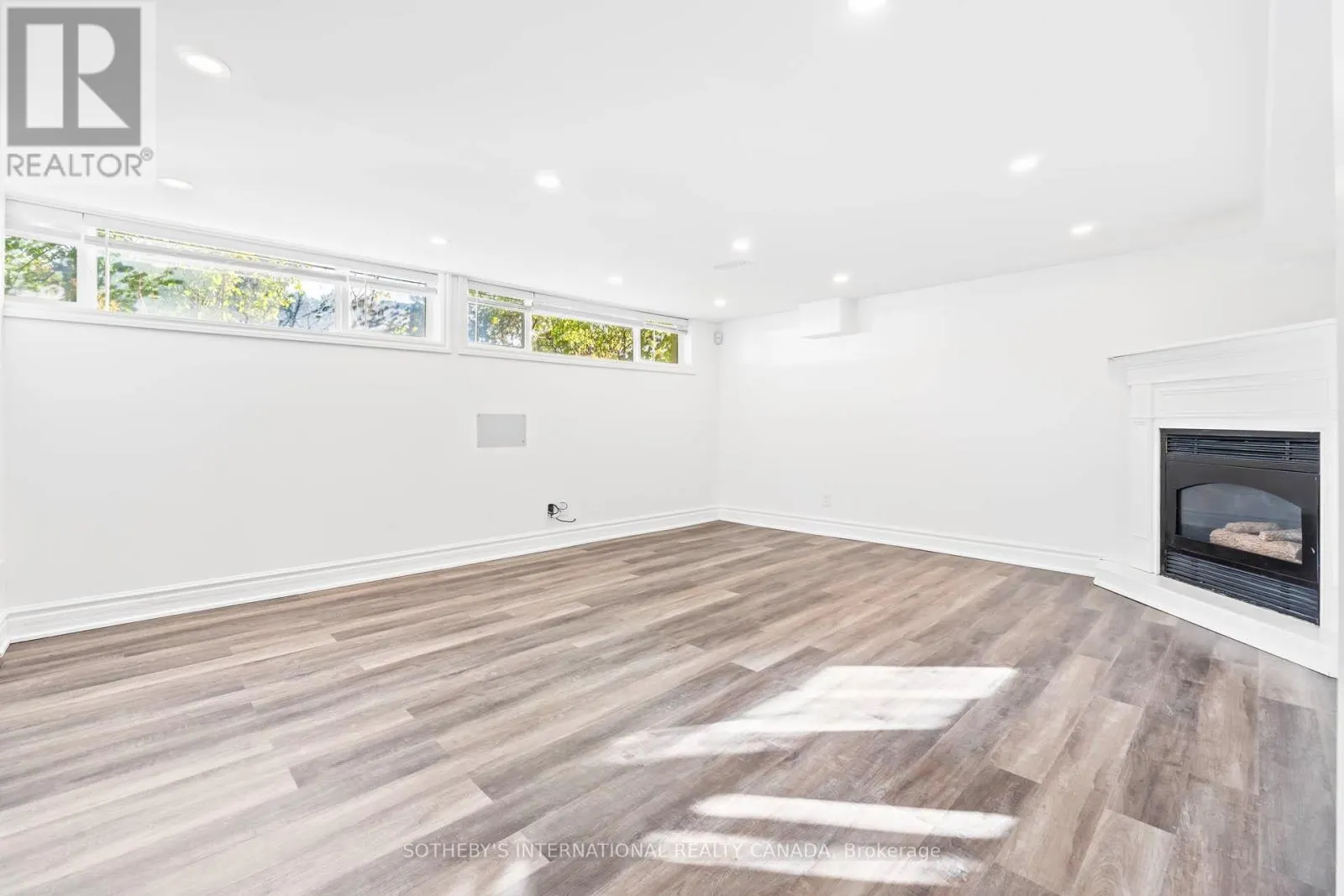 108 LYNEDOCK CRESCENT