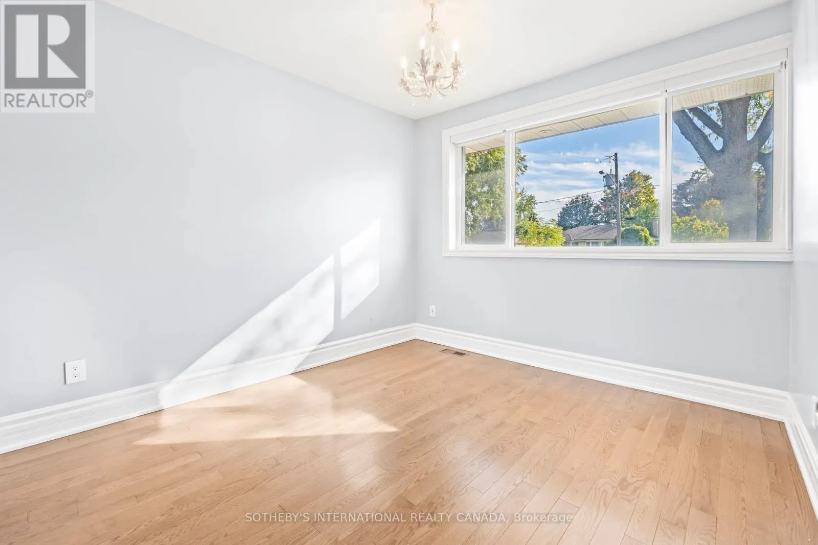 108 LYNEDOCK CRESCENT