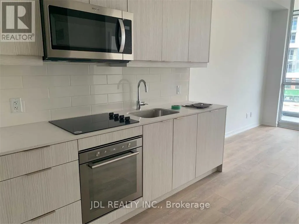 202 - 36 FOREST MANOR ROAD