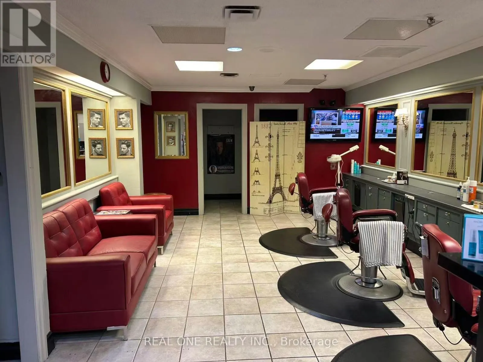 C8 - 123 QUEEN STREET W