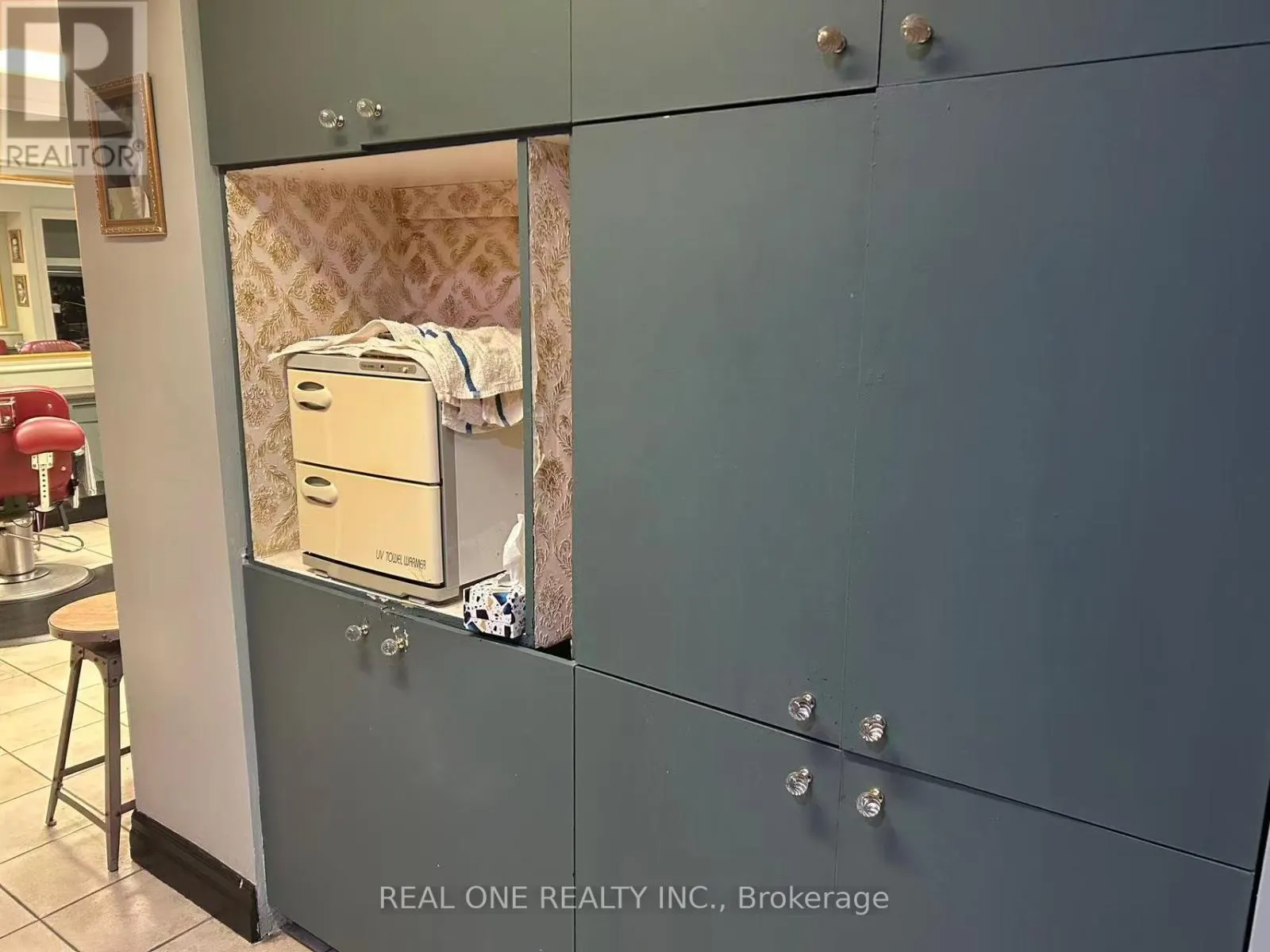 C8 - 123 QUEEN STREET W