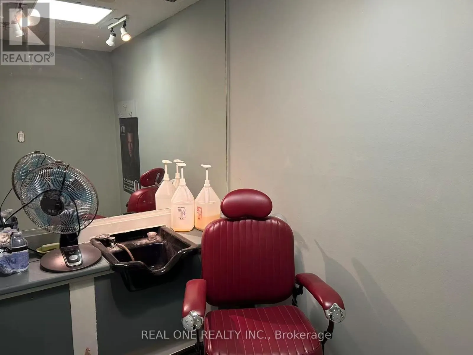 C8 - 123 QUEEN STREET W