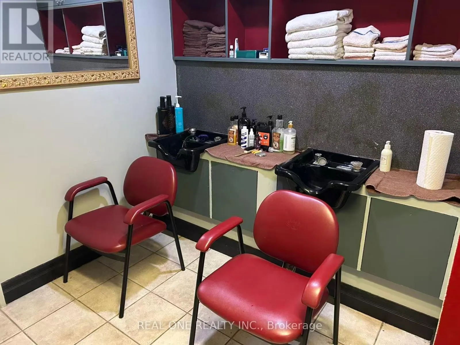 C8 - 123 QUEEN STREET W