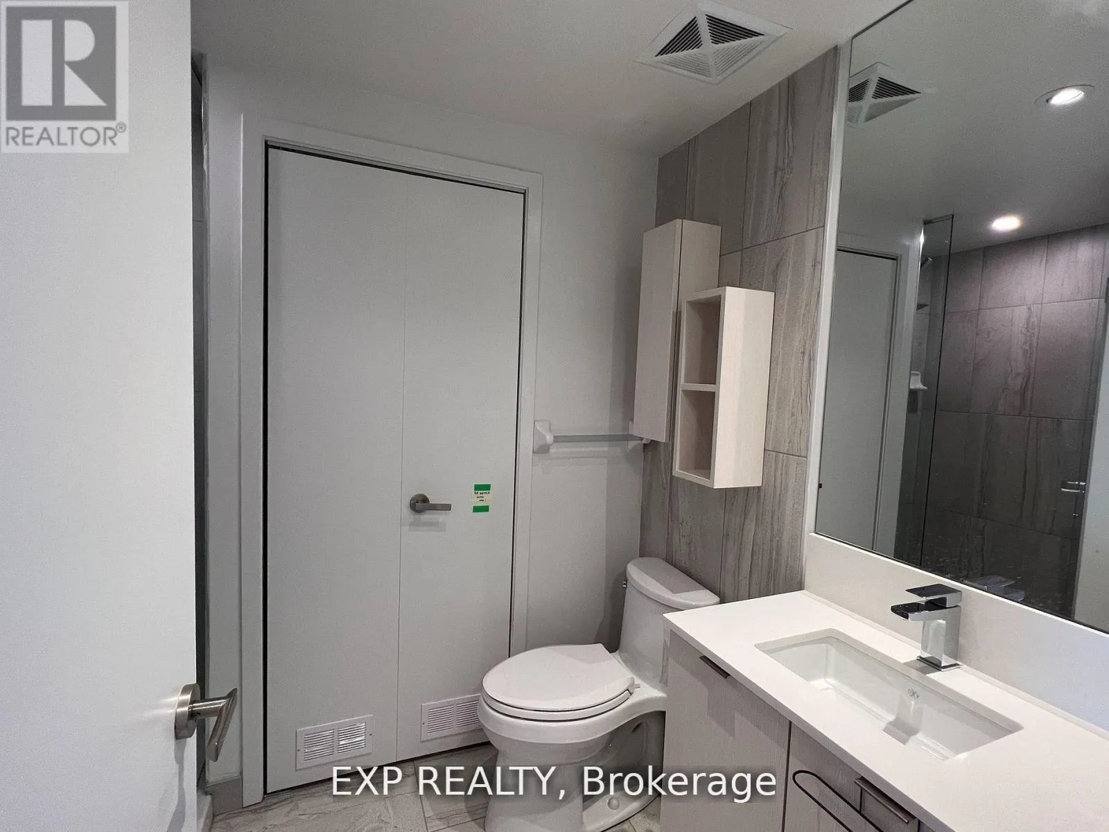 3213 - 195 REDPATH AVENUE