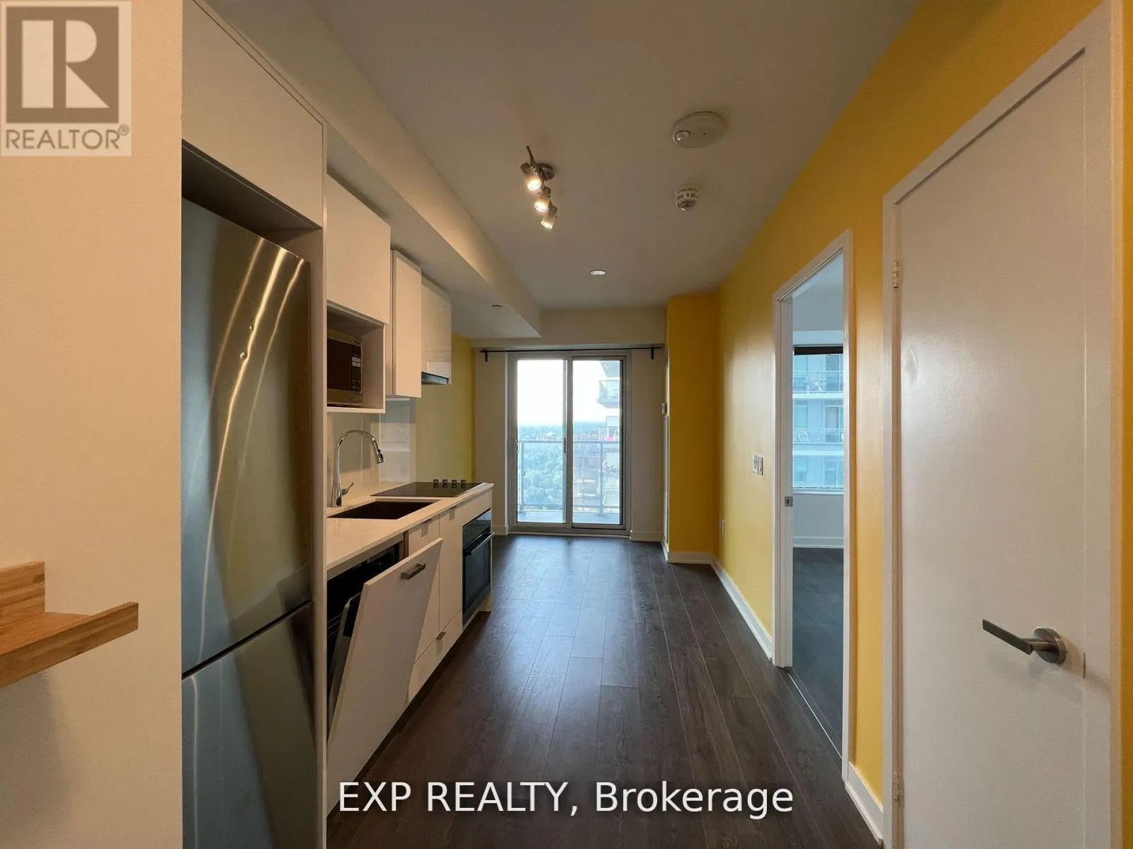 3213 - 195 REDPATH AVENUE