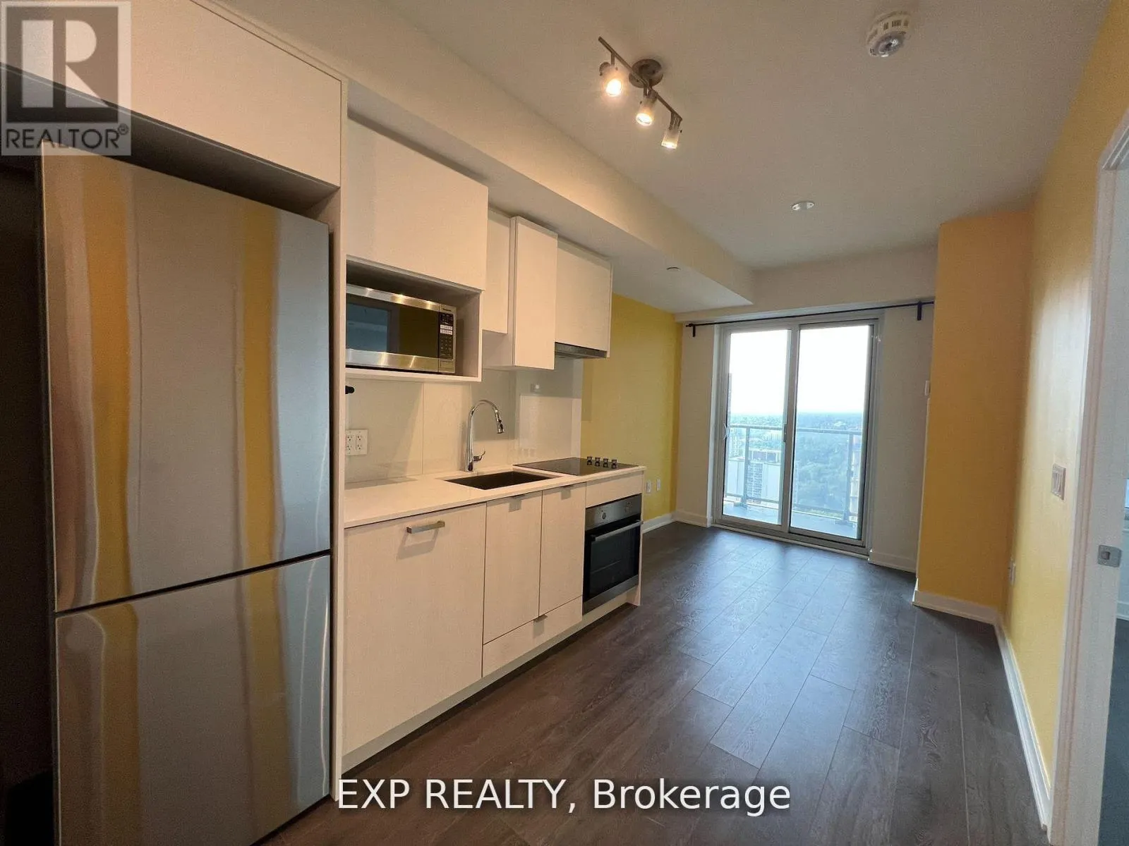 3213 - 195 REDPATH AVENUE