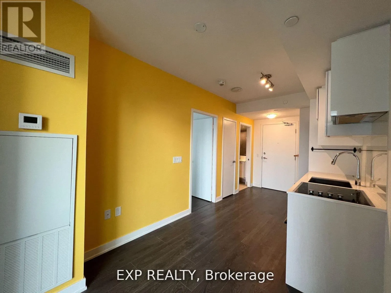 3213 - 195 REDPATH AVENUE