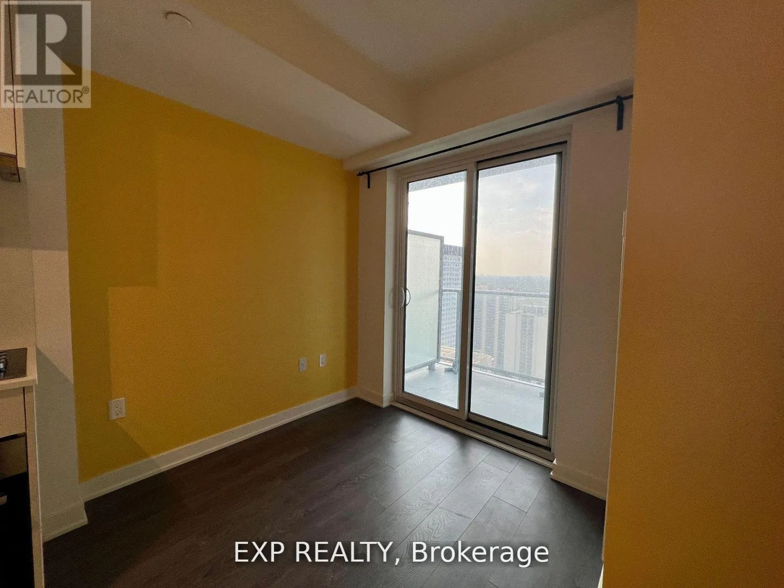 3213 - 195 REDPATH AVENUE