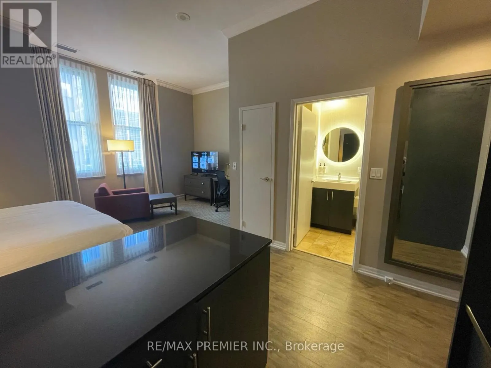 1105 - 1 KING STREET W