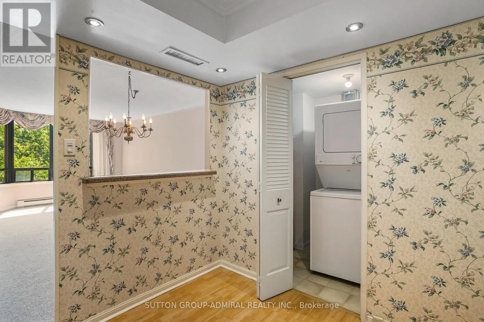 402 - 245 THE DONWAY WEST