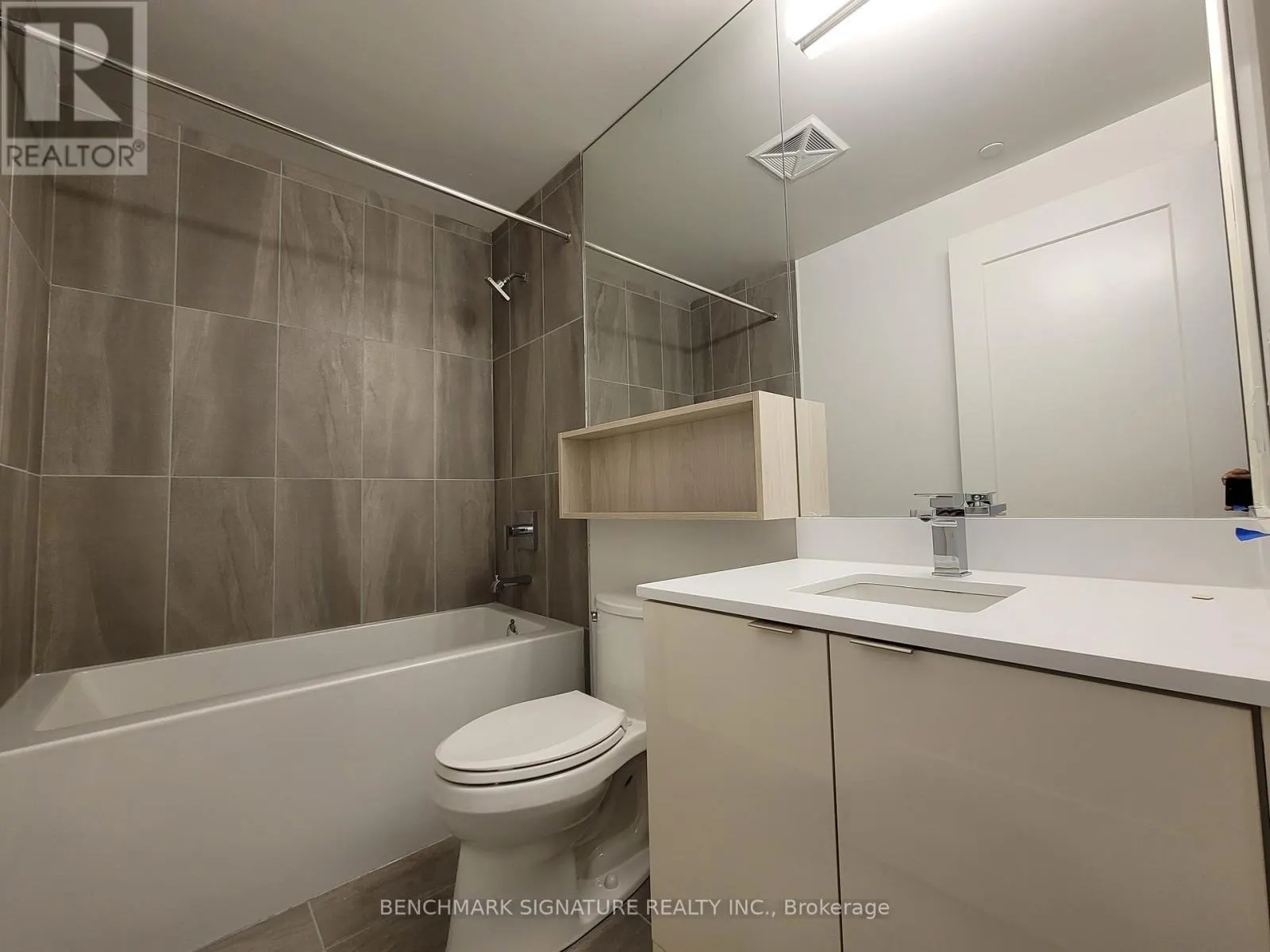 547 - 121 LOWER SHERBOURNE STREET