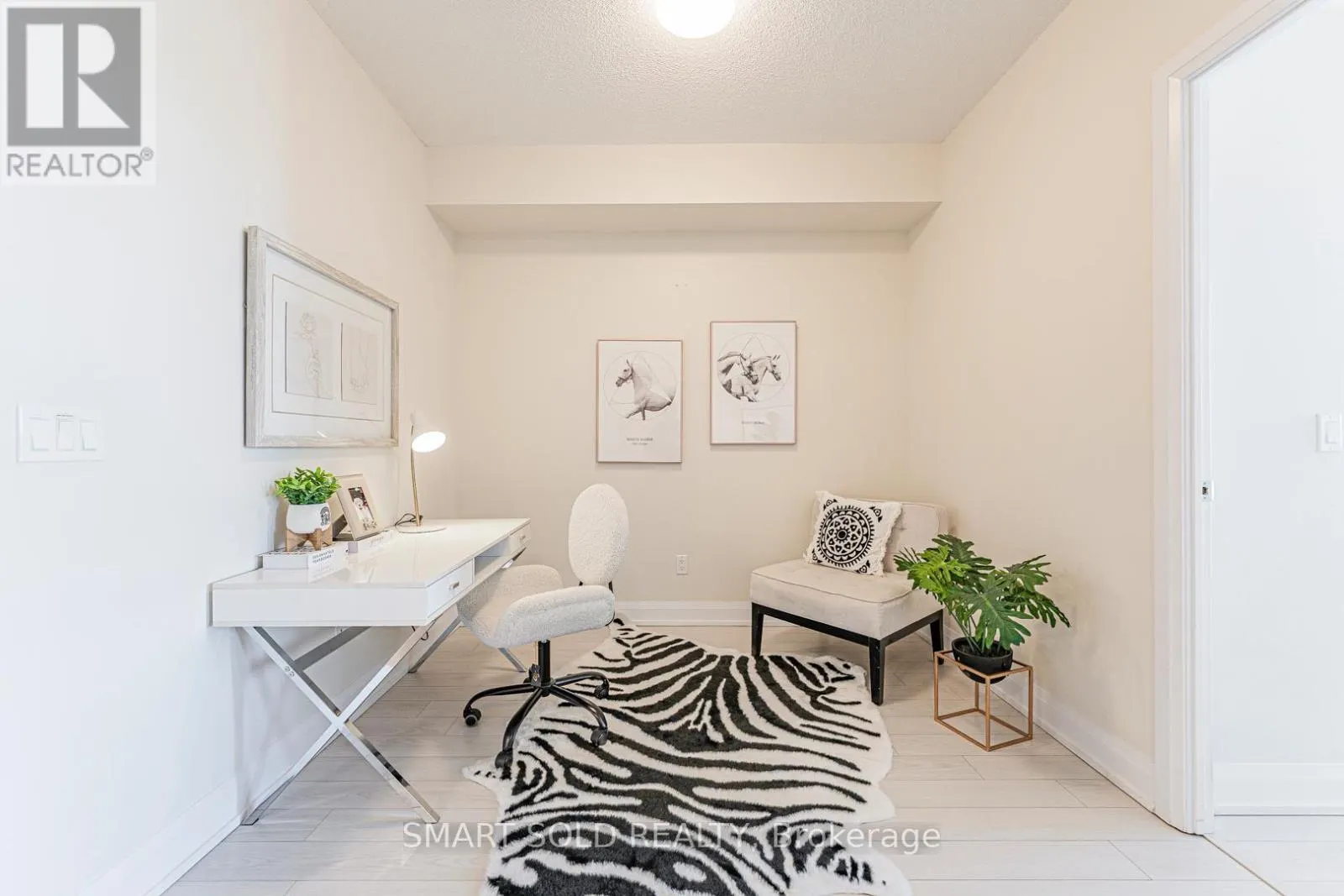 1904 - 18 GRAYDON HALL DRIVE