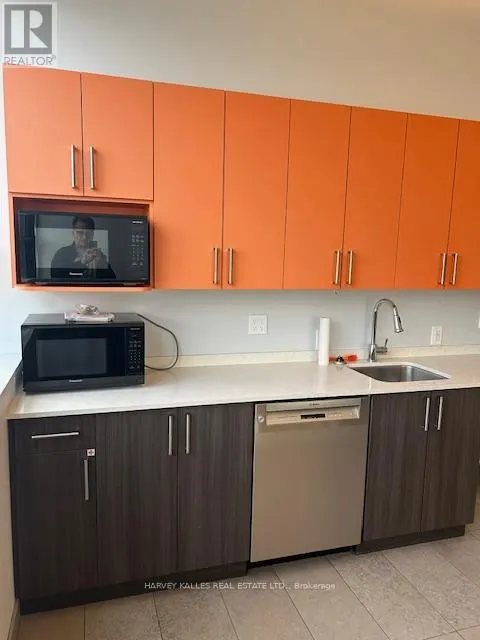 203 - 109 VANDERHOOF AVENUE