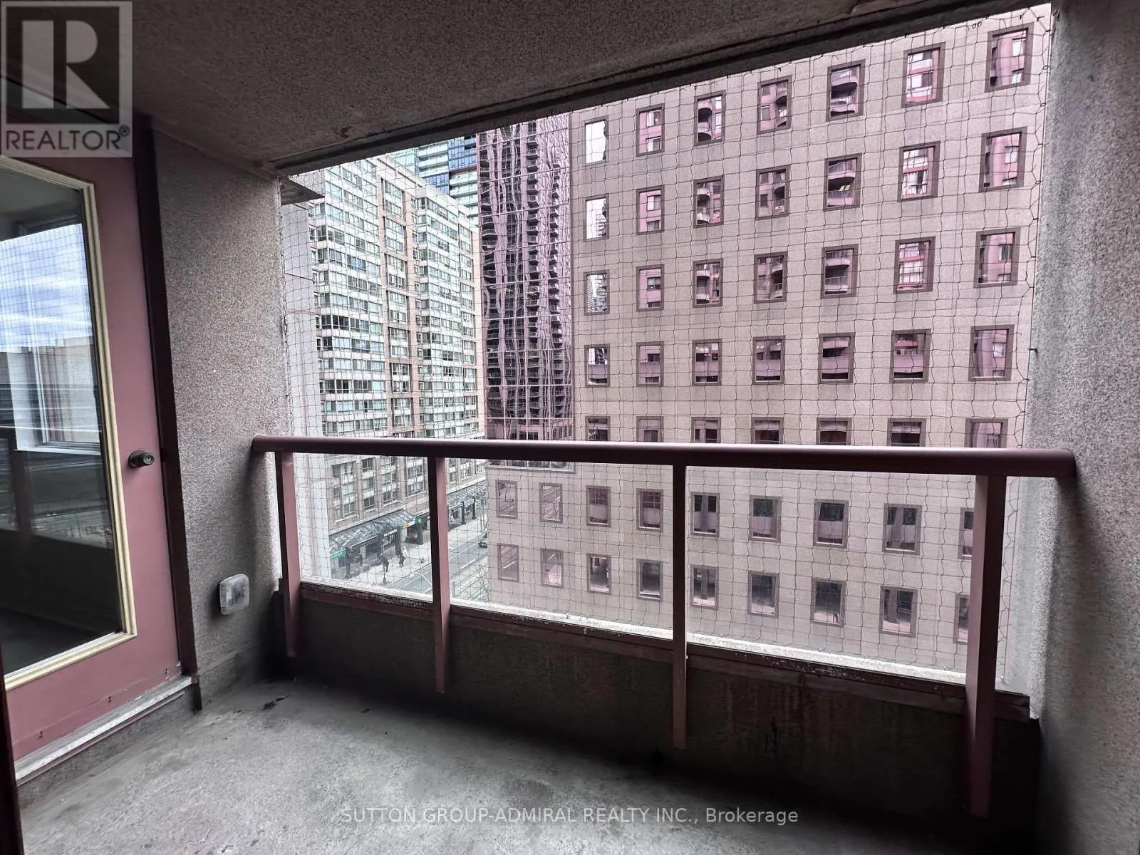 409 - 736 BAY STREET