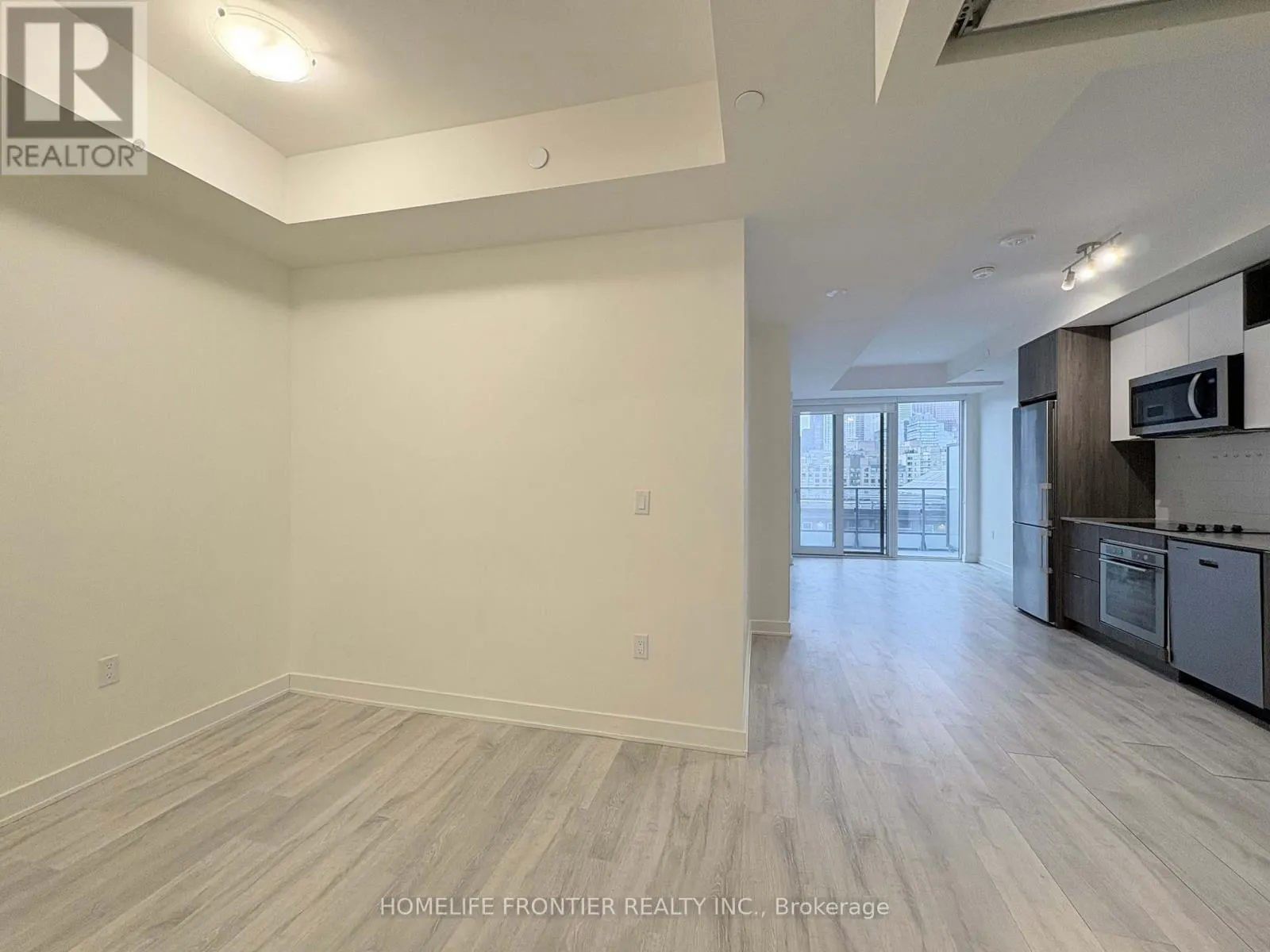 754 SW - 121 LOWER SHERBOURNE STREET