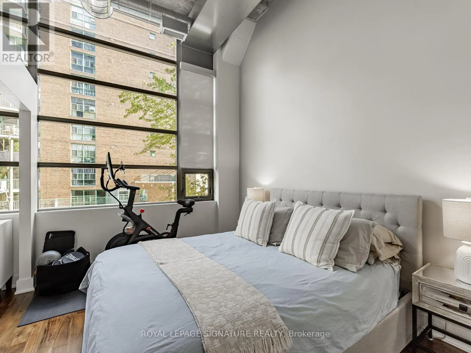 223 - 637 LAKE SHORE BOULEVARD W