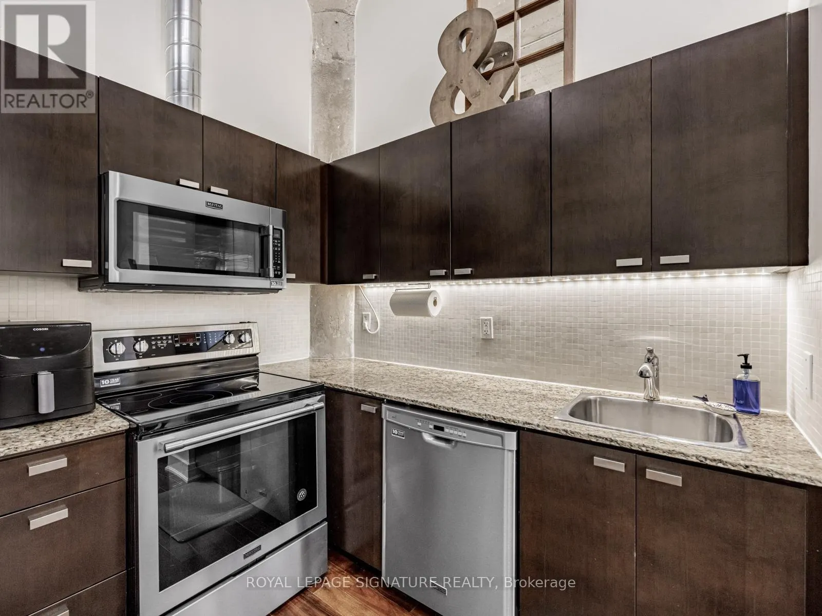 223 - 637 LAKE SHORE BOULEVARD W