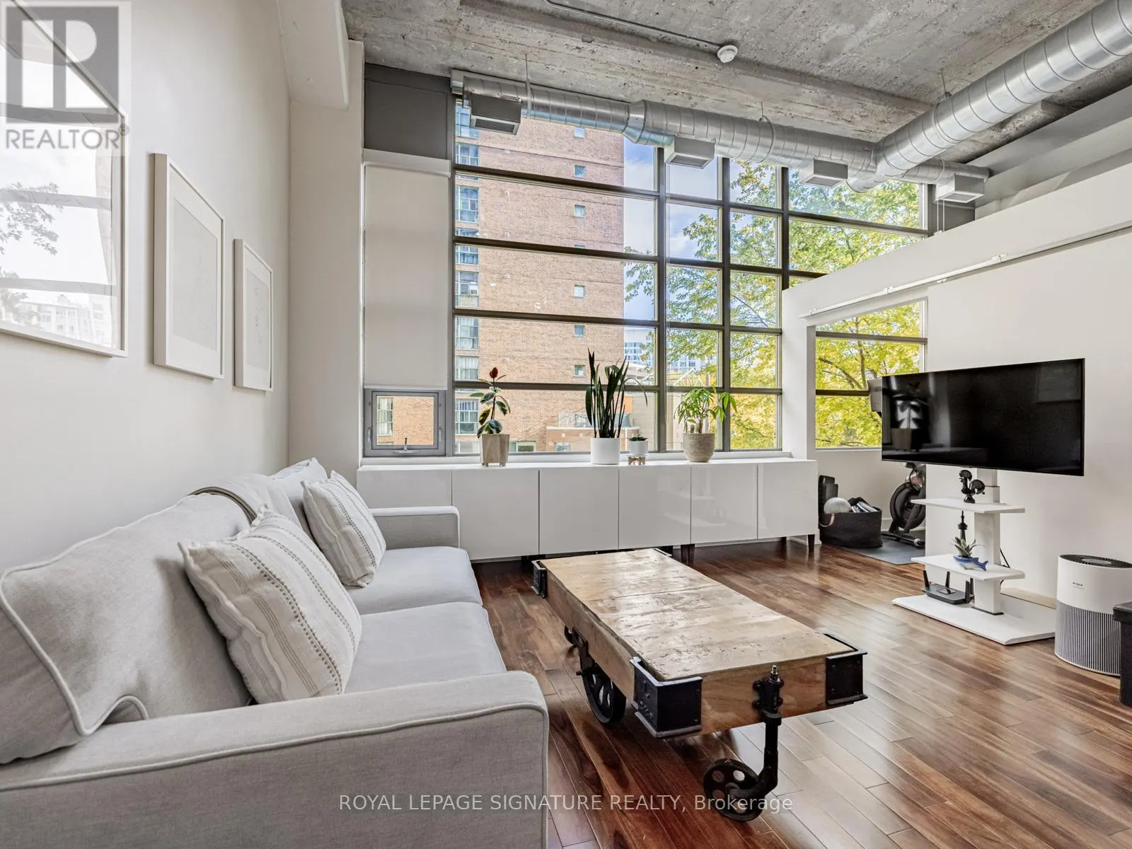 223 - 637 LAKE SHORE BOULEVARD W