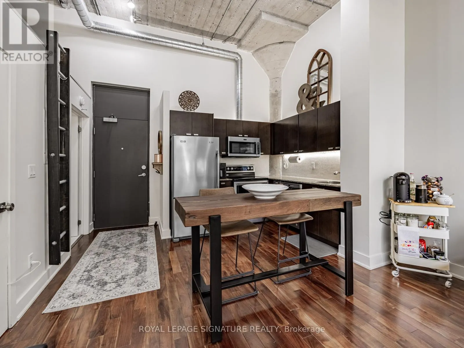 223 - 637 LAKE SHORE BOULEVARD W