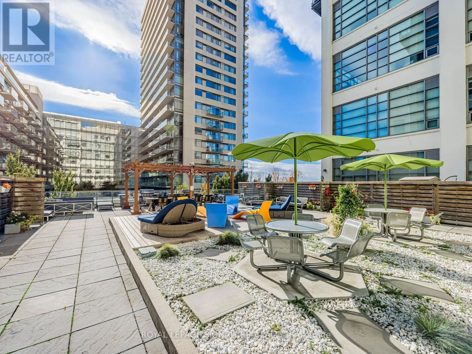 223 - 637 LAKE SHORE BOULEVARD W