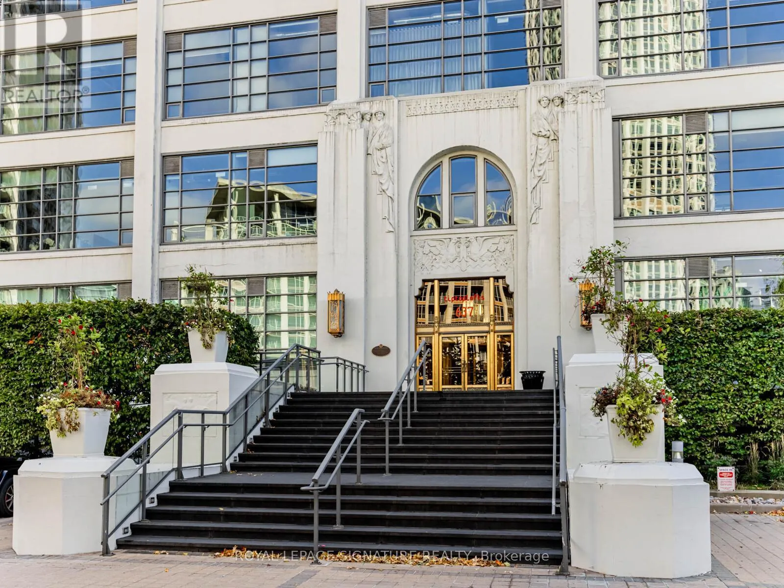 223 - 637 LAKE SHORE BOULEVARD W