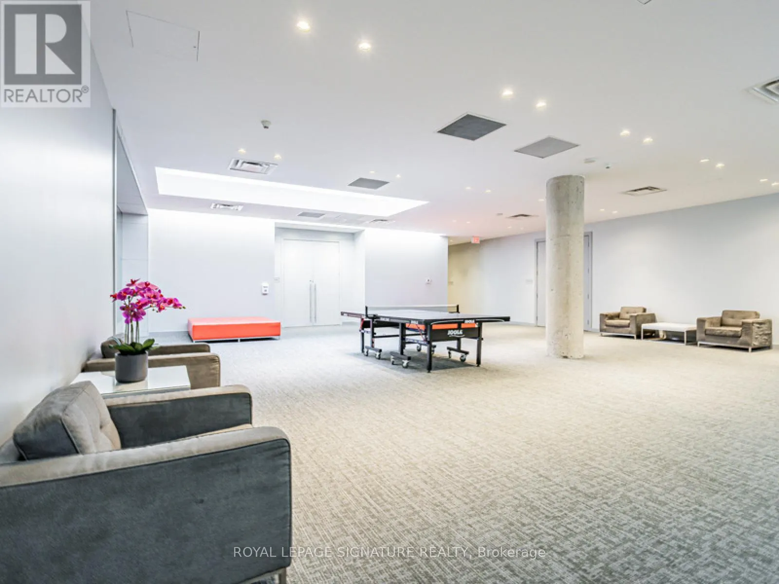 223 - 637 LAKE SHORE BOULEVARD W