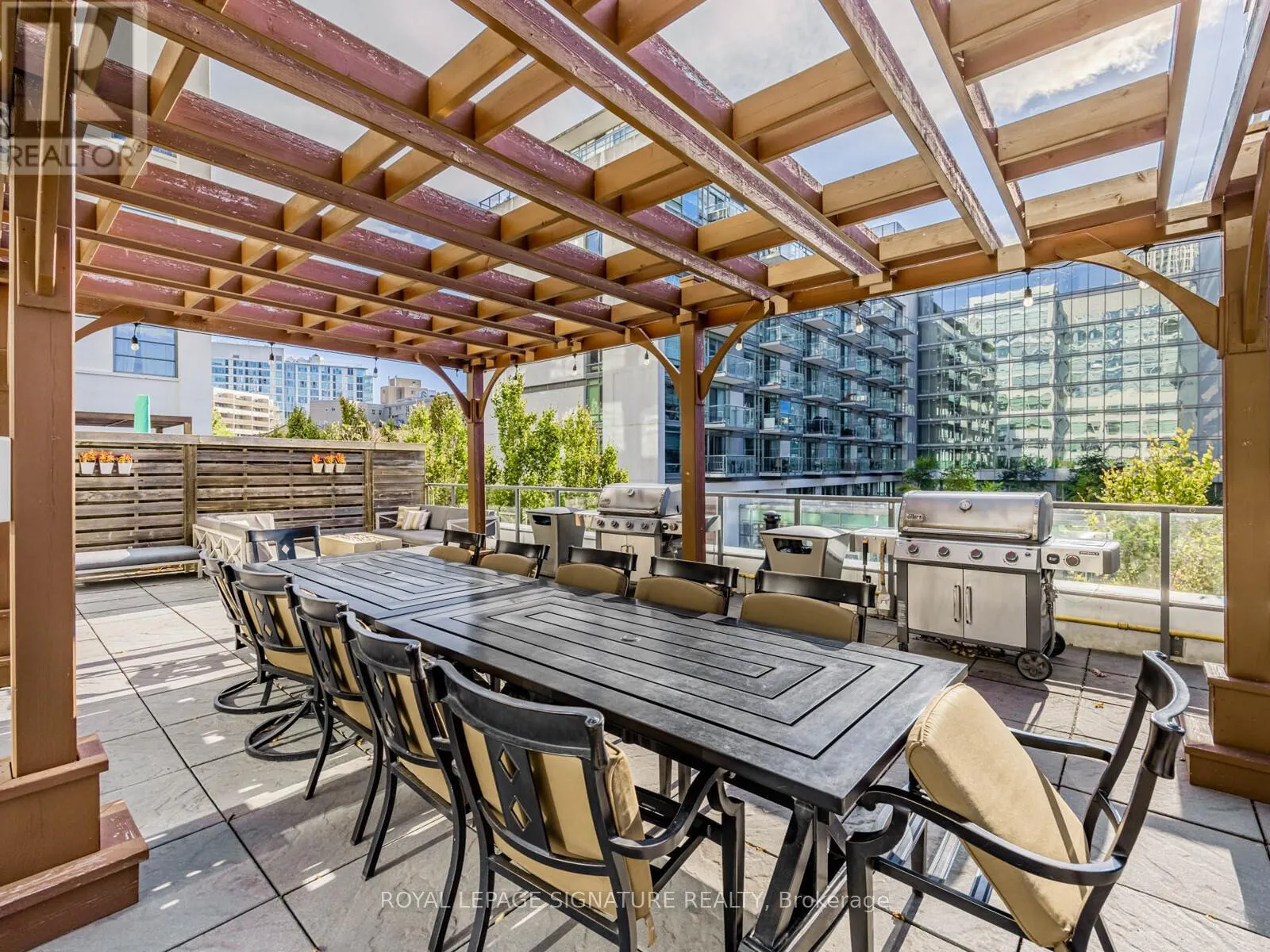 223 - 637 LAKE SHORE BOULEVARD W