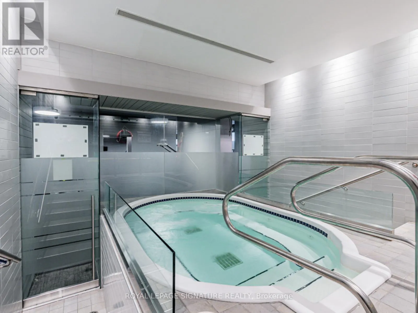 223 - 637 LAKE SHORE BOULEVARD W