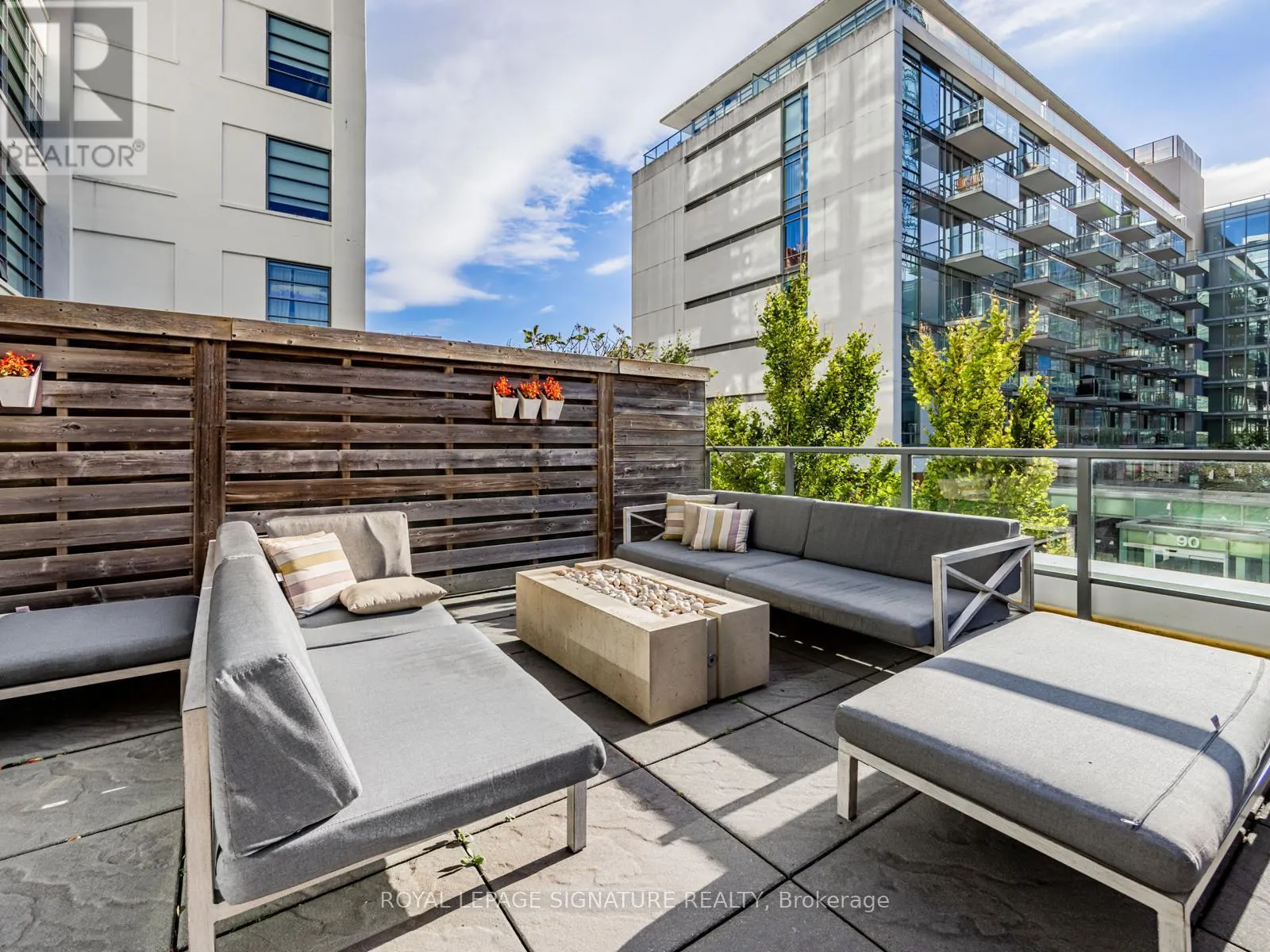 223 - 637 LAKE SHORE BOULEVARD W