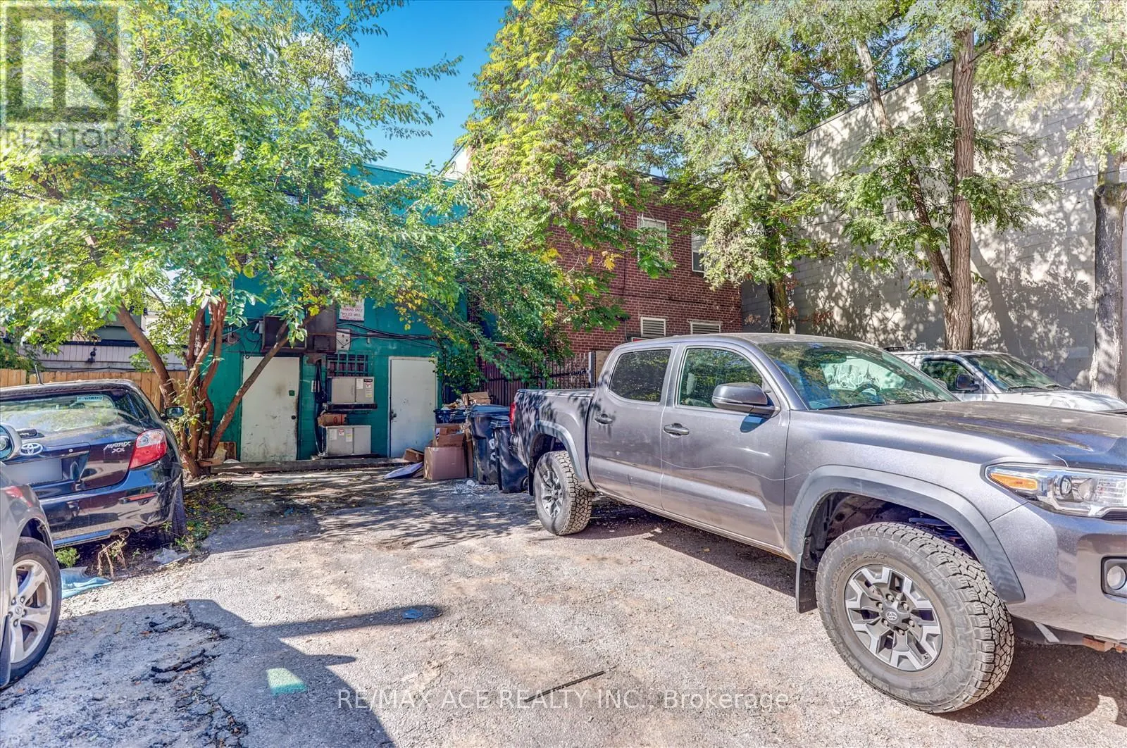 589 PARLIAMENT STREET E