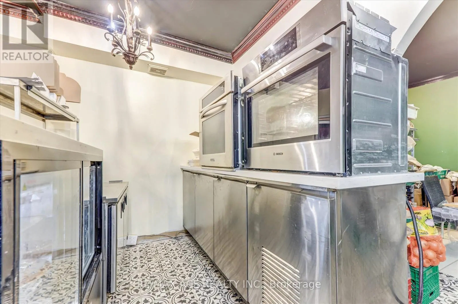 589 PARLIAMENT STREET E