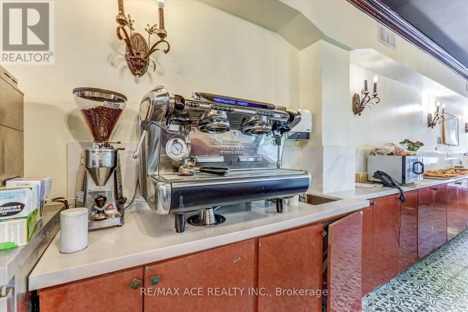 589 PARLIAMENT STREET E