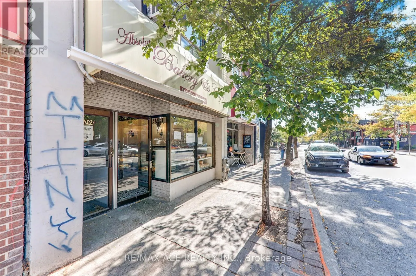 589 PARLIAMENT STREET E