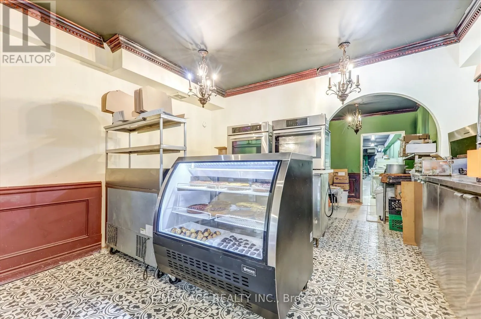 589 PARLIAMENT STREET E