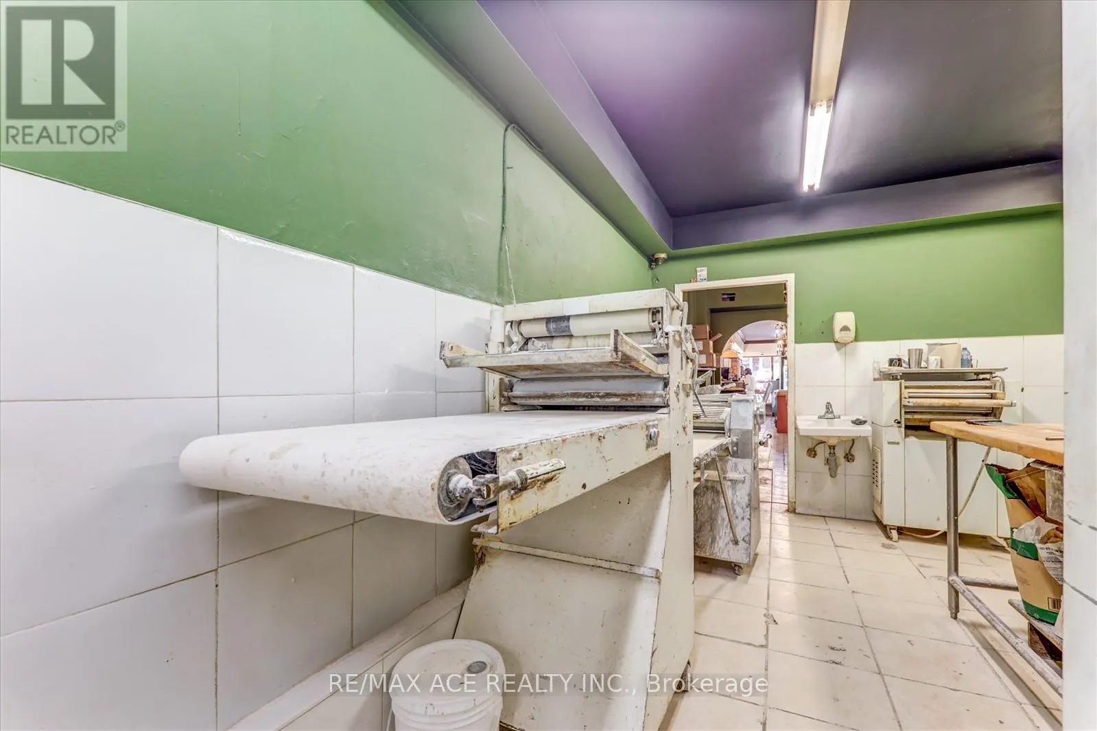 589 PARLIAMENT STREET E