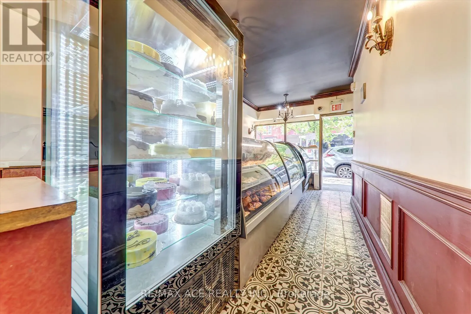 589 PARLIAMENT STREET E