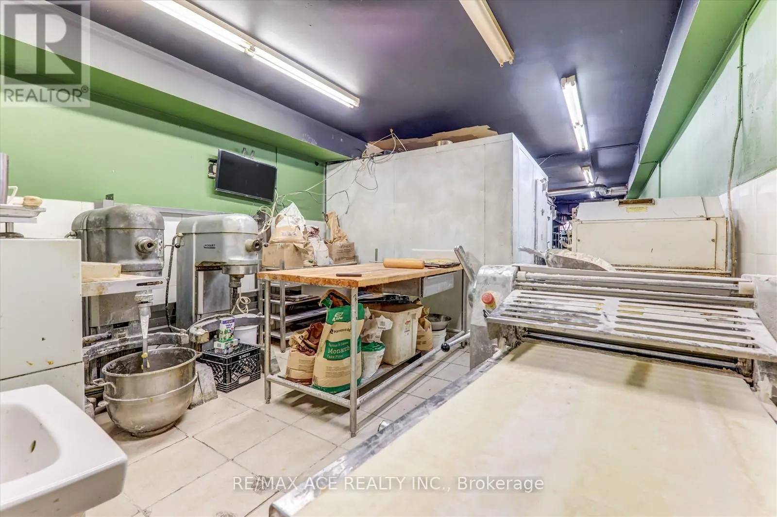 589 PARLIAMENT STREET E