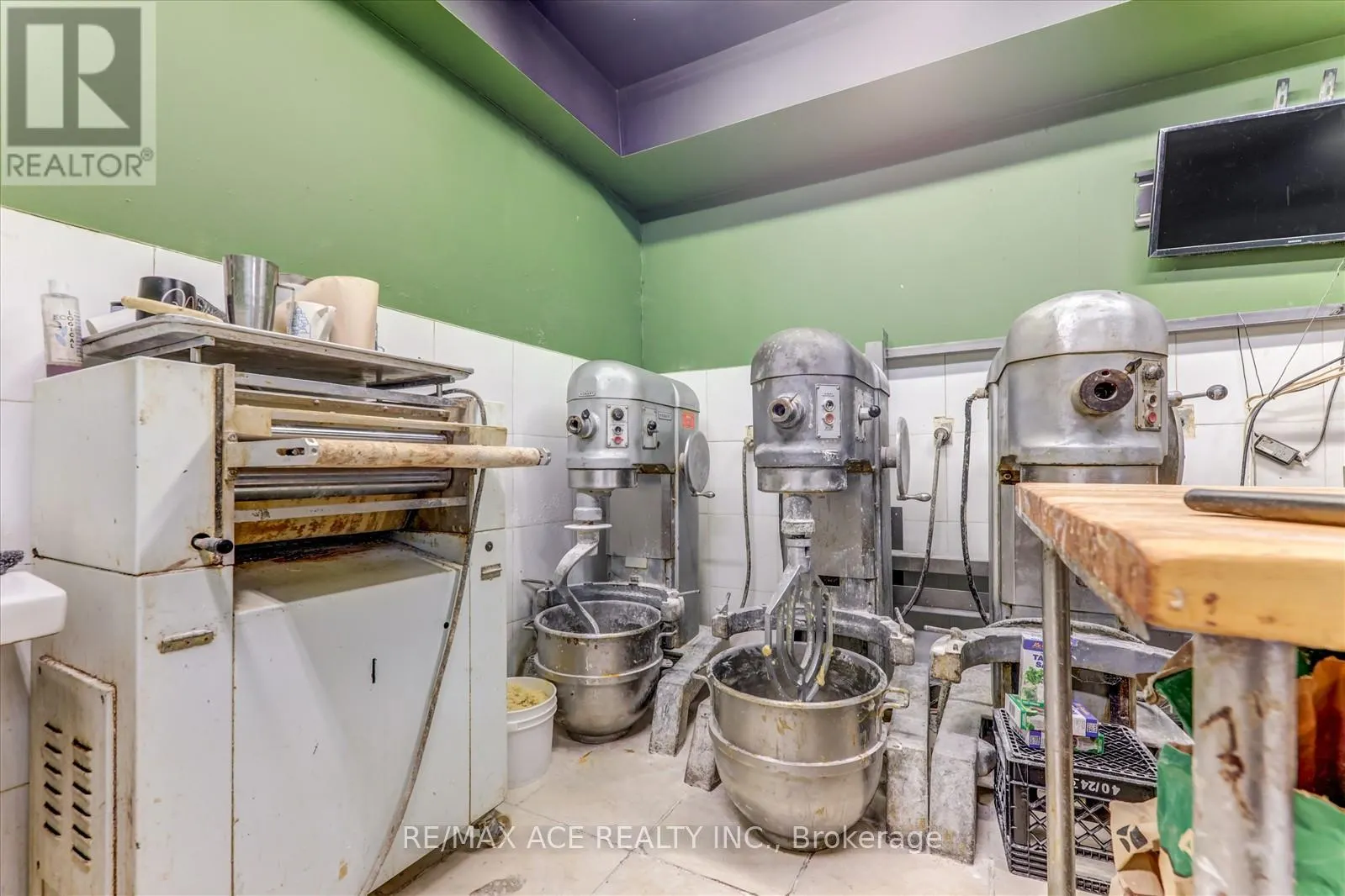 589 PARLIAMENT STREET E